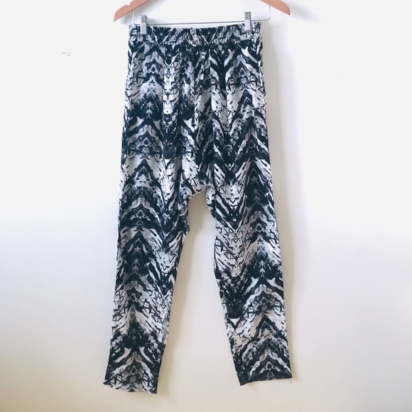 NEW Forever 21 Contemporary No Gray Area Harem Pants - Picture 4 of 5